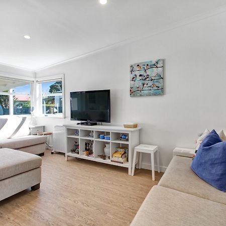 The Little Blue Bach In Oneroa Village By Waiheke Unlimited Exterior photo