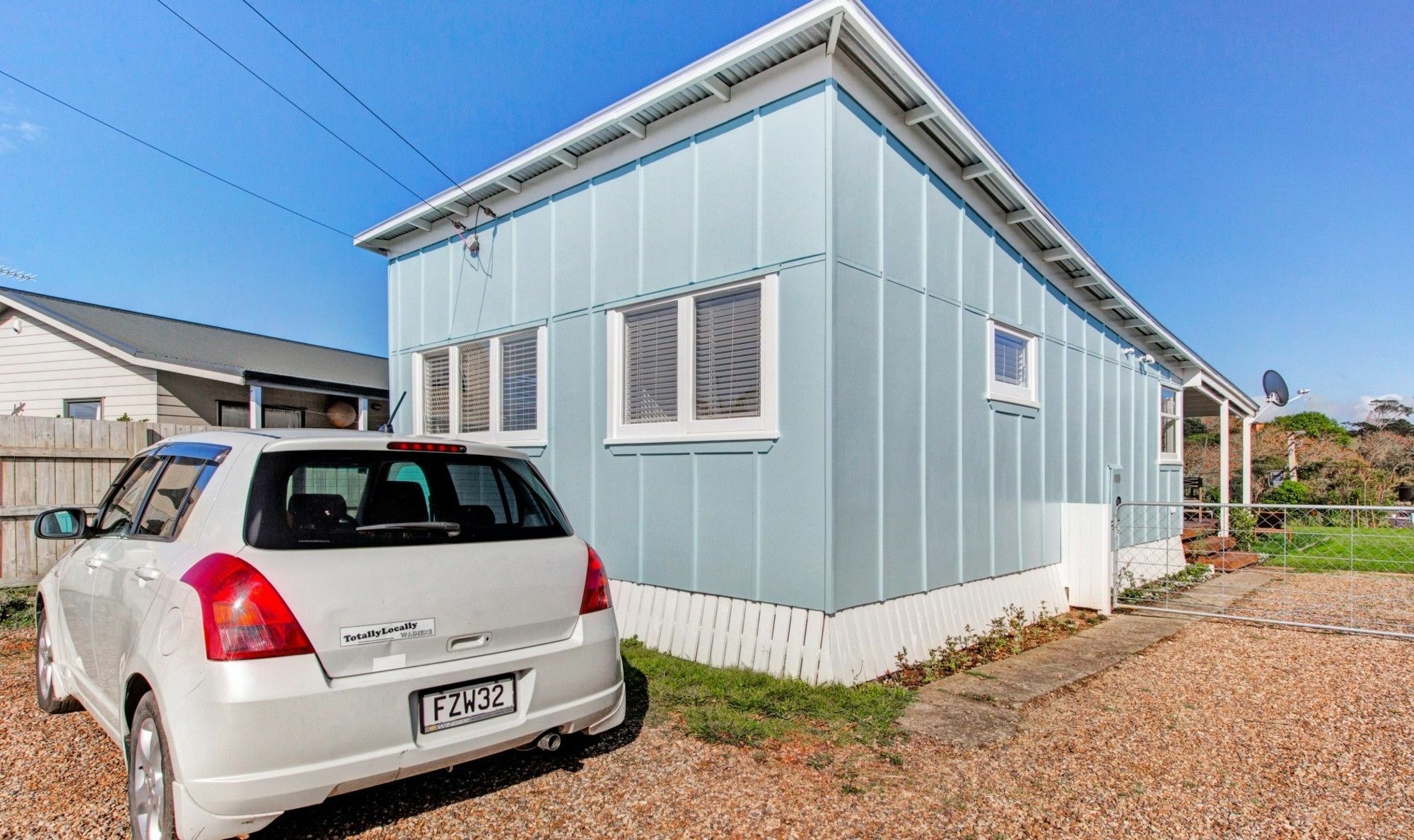 The Little Blue Bach In Oneroa Village By Waiheke Unlimited Exterior photo